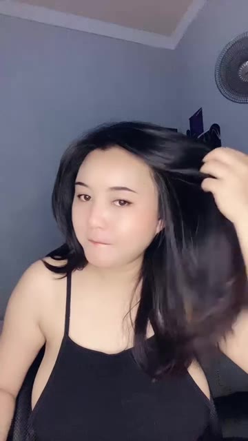 Bokep Viral Selebgram Cantik Pamer Tubuhnya Part 1