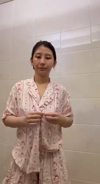 Bokep indo chindo mandi sambil live