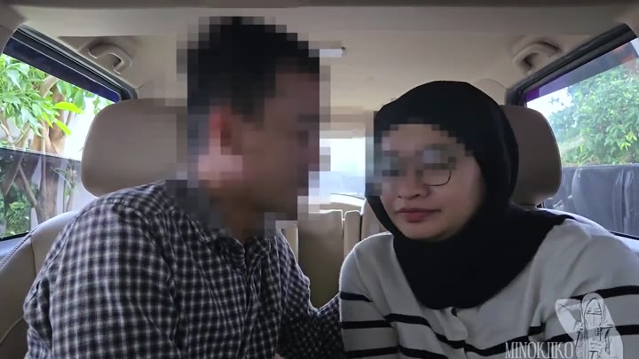 Skandal mahasiswa hijab sepong dimobil