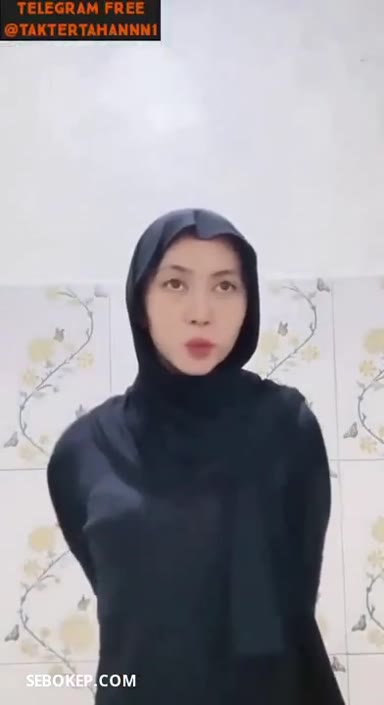 Wanita hijab colmek di wc Yang lagi Viral