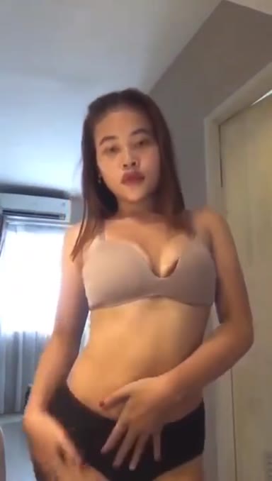 Tatapan tajam janda birahi