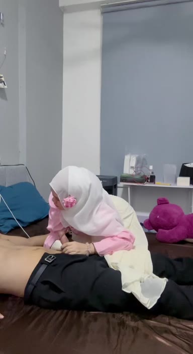 Bu guru syumildee emang doyan ngewe